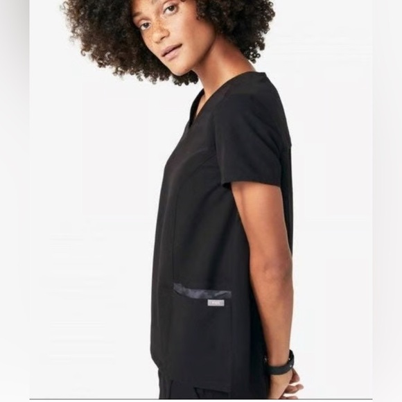 Figs Tops - FIGS Gaya Black Contrast Camo Pocket Women's Scrub‎ Top Small